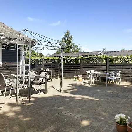 Two-bedroom Holiday In בית נופש *