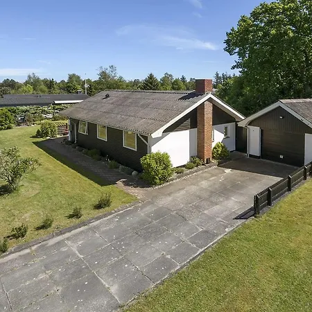 Two-bedroom Holiday In *