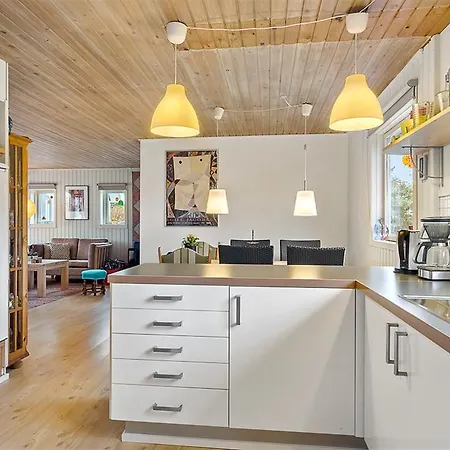 Two-bedroom Holiday In בית נופש