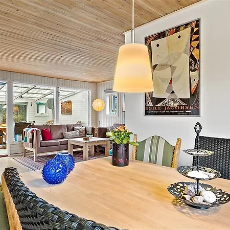 Two-bedroom Holiday In בית נופש