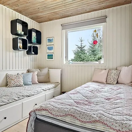 Two-bedroom Holiday In בית נופש *